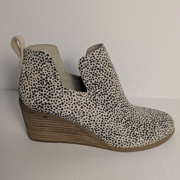 TOMS 10016177 Women's Kallie Cheetah Wedge Bootie Boots Shoes Size 6 Cutout - Picture 2 of 12